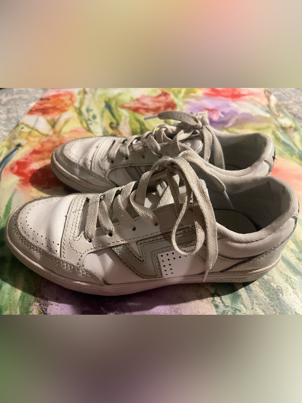 Vans Women's White Low-Top Lace-Up Sneakers Size 6
